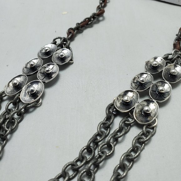 Target necklace with 3 row lily pond accent on sides with 3 chain row on fronts - Picture 6 of 6